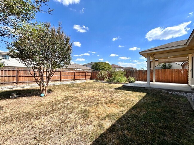 Building Photo - Inviting 4/BR 2/BA Home with Spacious Back...