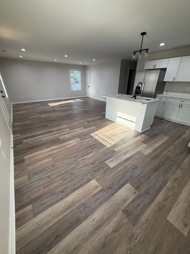 Building Photo - Open concept, location and easy living!