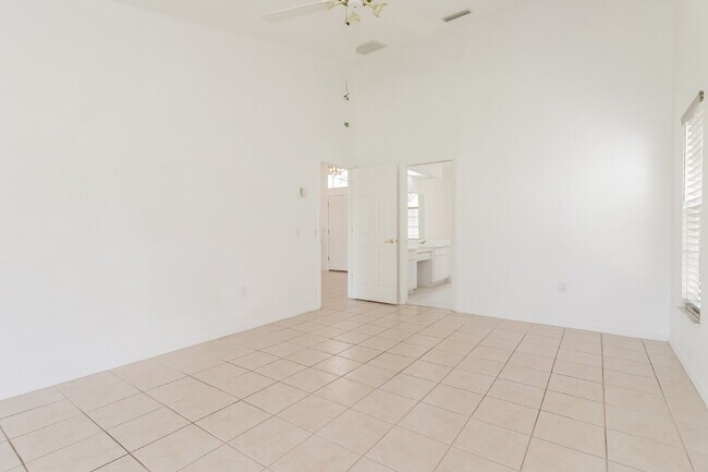 Building Photo - "Charming 3-Bed, 2-Bath Home in Hudson, FL...