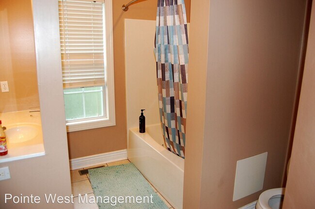 Building Photo - 3 br, 3 bath House - 550 Oak Tree Blvd