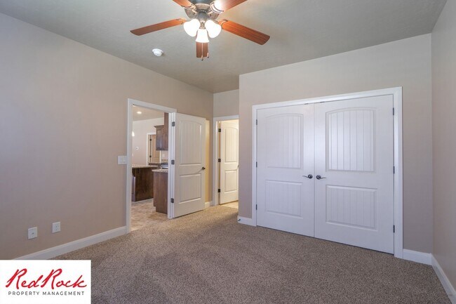 Building Photo - Dog Friendly, Pleasant 4 Bedroom, 2.5 Bathroom Townhome