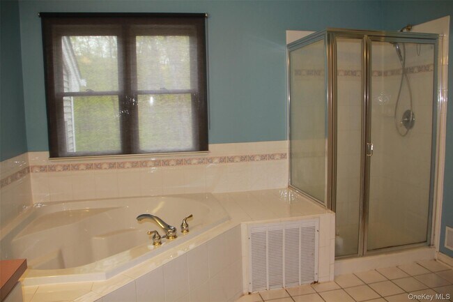 Building Photo - 23 Cedar Dr