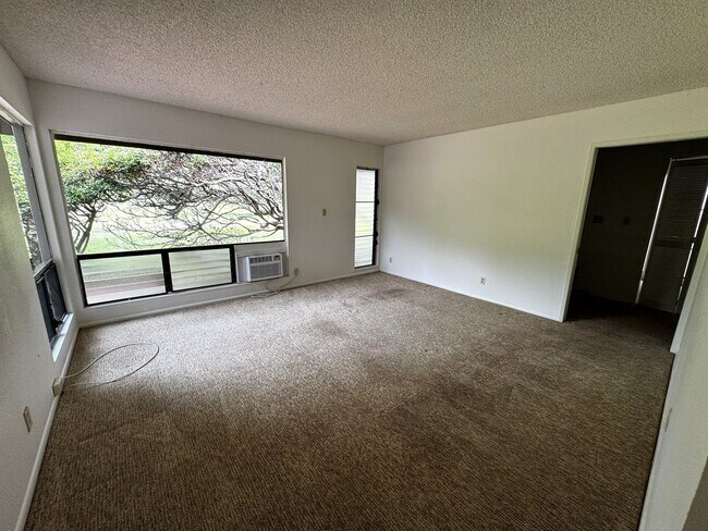 Building Photo - 3/2/2 - Spacious Golf Course Home in Gated Queens Gate II