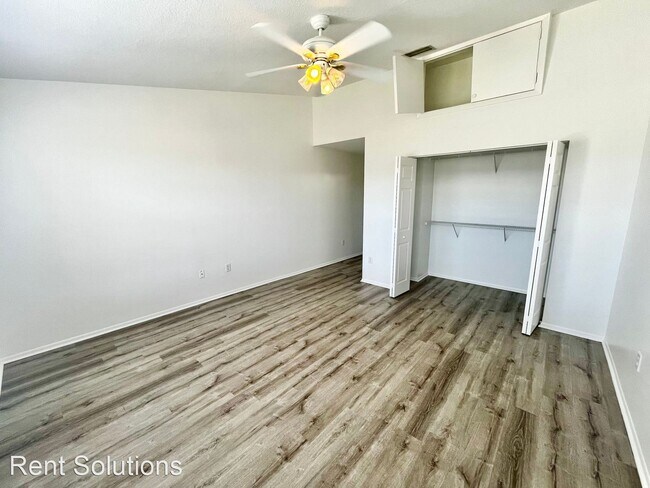 Building Photo - 2 br, 2.5 bath House - 715 Kensington Lake...