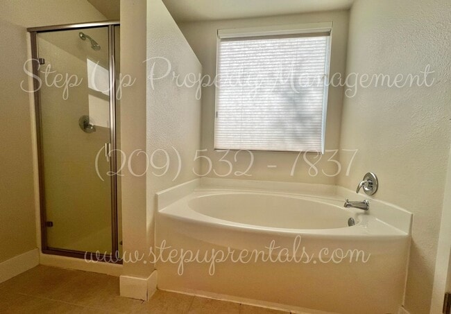 Building Photo - Elegant and Spacious 3-Bedroom Home with Modern Upgrades!