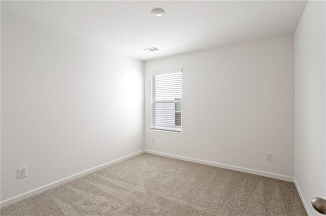 Building Photo - 6072 Knickerbocker St