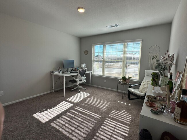 Building Photo - 1104 Magpie Lane