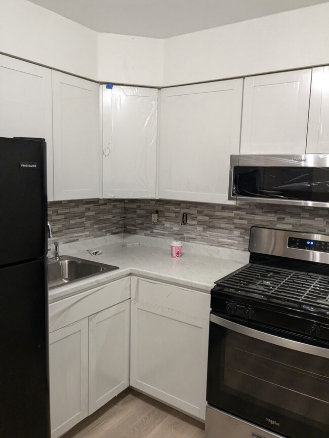 Kitchen almost finished - 4071 Balwynne Park Rd