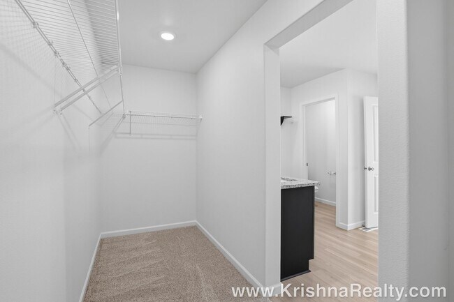 Building Photo - Lovely 5 BD | 3 BA | Loft | Main-Level Suite | 2,376 SF | Corner Lot | Riverside Estates