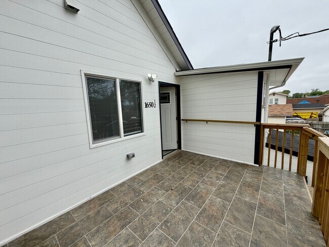 Building Photo - Central Wichita 2 Bedroom