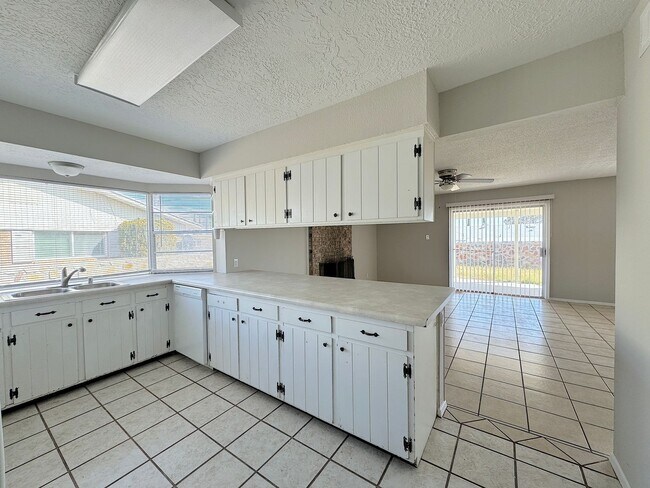 Building Photo - 10200 Galahad Way