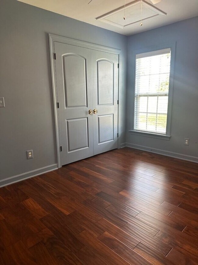 Building Photo - 3 Bed/2 Bath Home with Bonus Room & Screen...