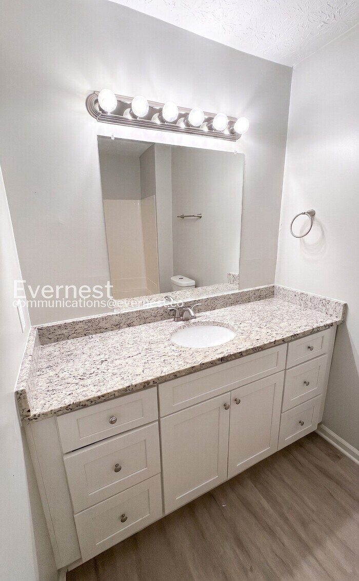 Building Photo - 102 Palisades Pointe