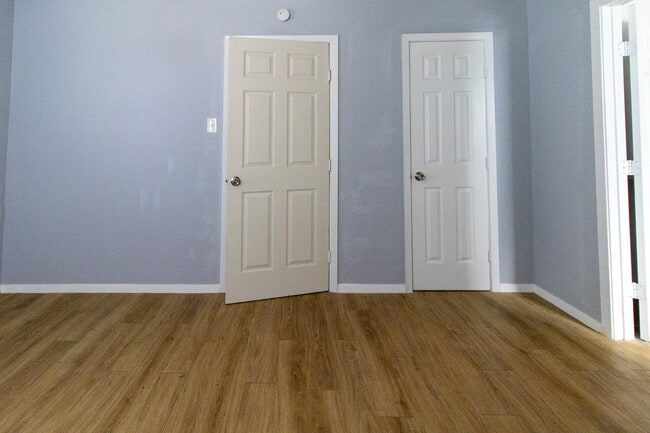 Building Photo - 118 W Avenue A