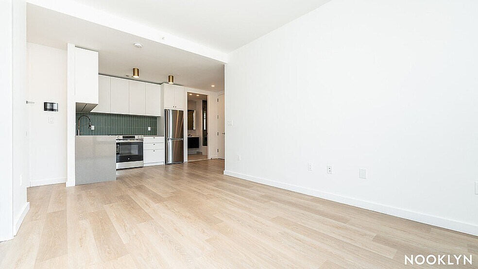 Building Photo - 527 Grand Ave