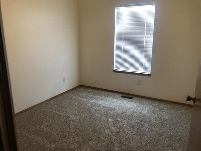 Building Photo - 1342 N Aksarben Ct