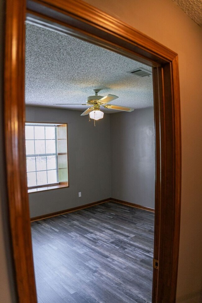 Building Photo - Sherwood Oasis