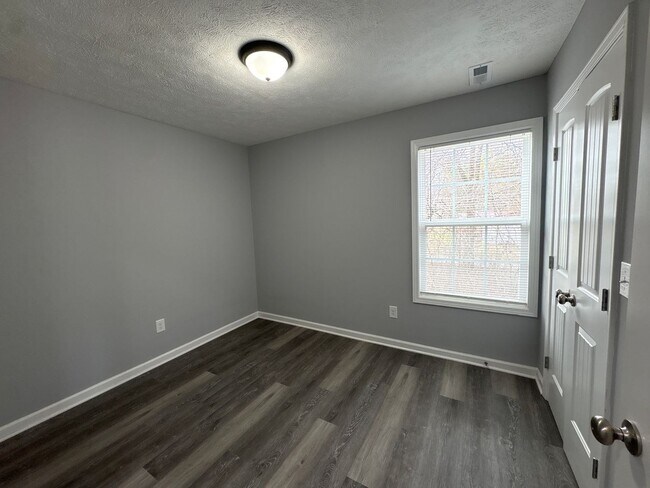 Building Photo - 315 Davis St