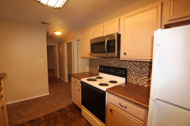 Building Photo - COMING SOON-Spacious 3 Bedroom in Whitehouse!