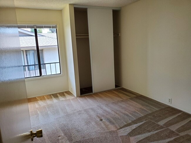 Building Photo - EASTER WAY - LOCATED NEAR UCSD IN UTC!  MO...