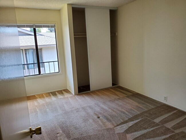 Building Photo - EASTER WAY-CONVENIENTLY LOCATED ON UCSD BU...