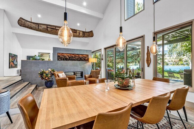 Building Photo - LAKEFRONT LUXURY ON LAKE STANLEY | FULLY FURNISHED + UTILITIES INCLUDED IN GUARDED LAKERIDGE SHORES