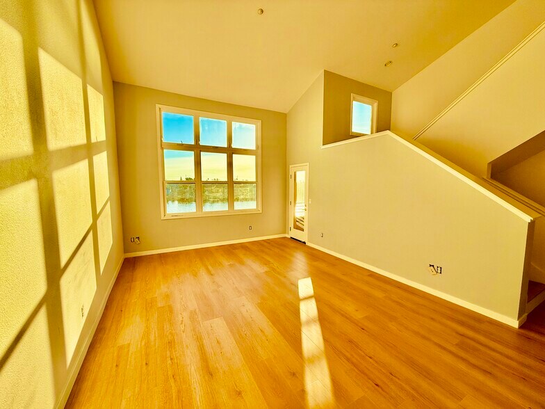 Building Photo - 2869 Regatta Dr