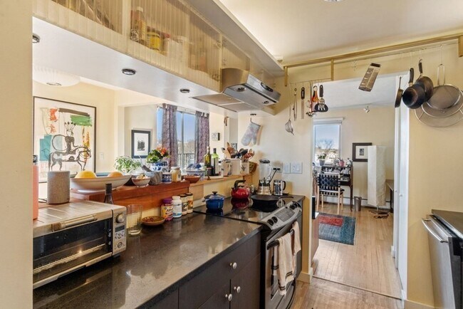 Building Photo - 76 Garfield St