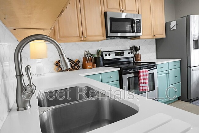 Building Photo - 733 Ralston Ct