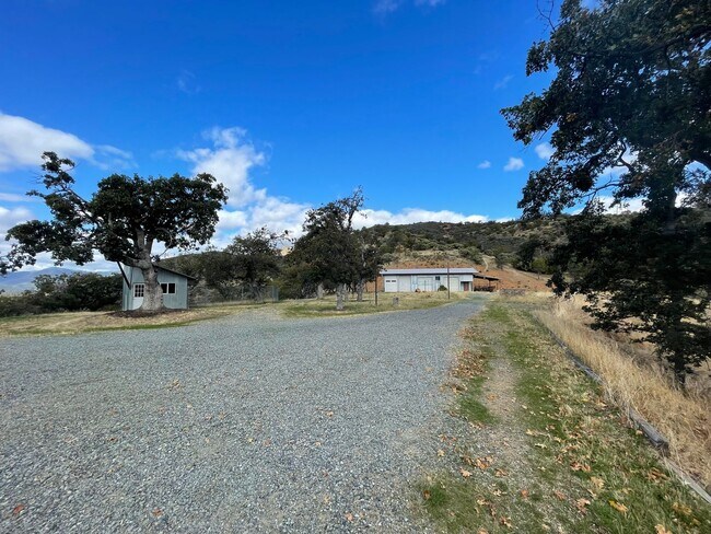 Building Photo - Rural 3 Bedroom, 2 Bath - Ruch & Applegate River Area