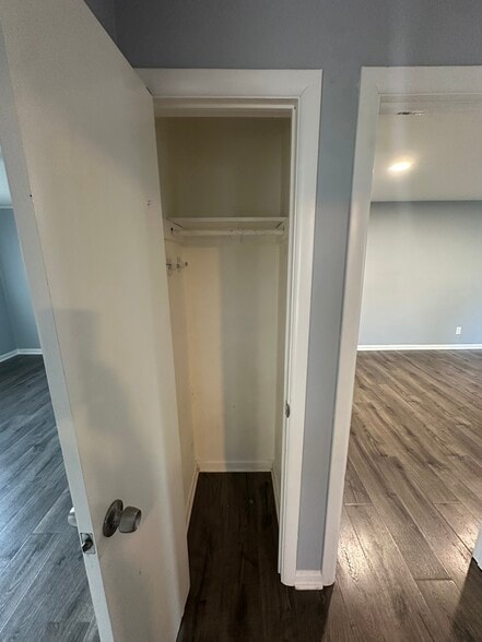 Building Photo - 565 Hunter Ave