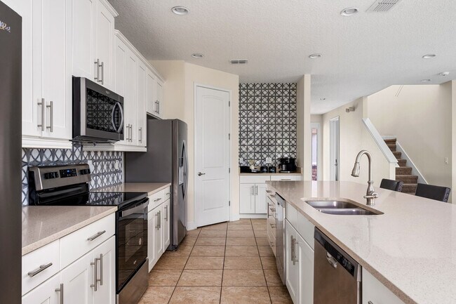 Building Photo - 421 Burma St