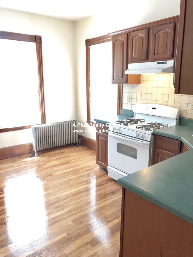 Building Photo - 336 Centre St