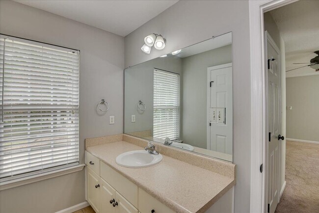 Building Photo - 1021 Mansford Ln