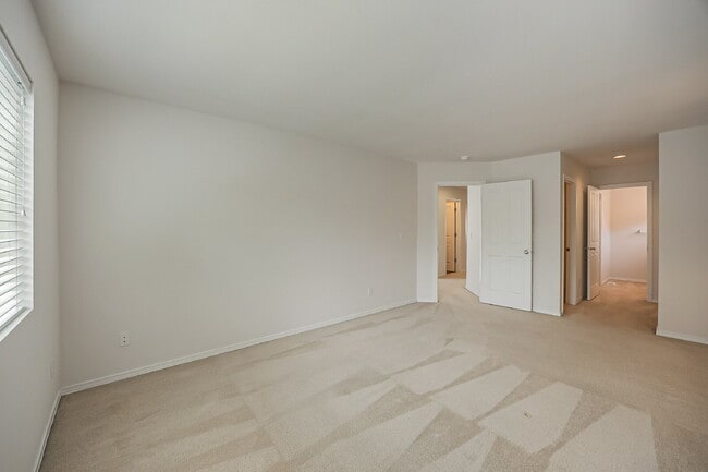 Building Photo - GATED COMMUNITY OF VERONA in LAKELAND HILLS!