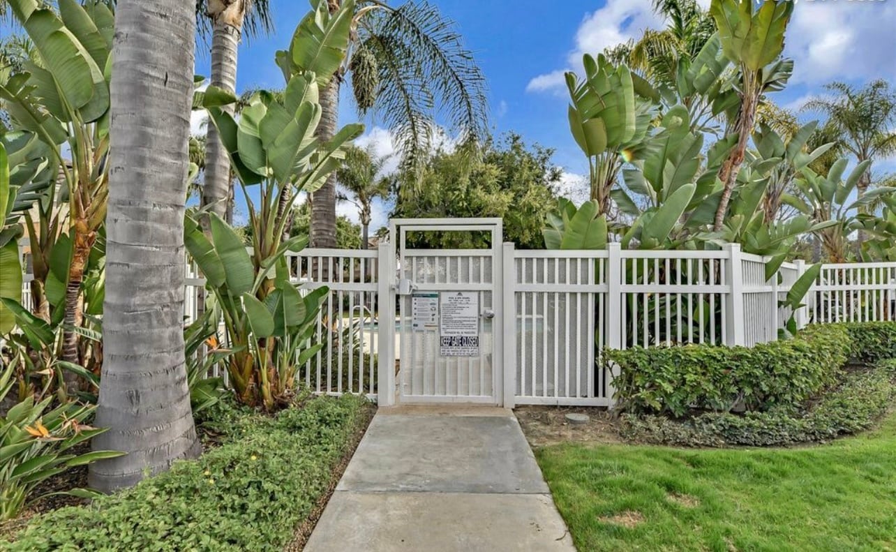 Building Photo - 400 Sanibelle Cir