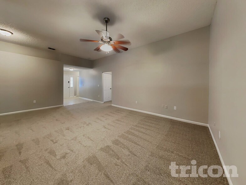 Building Photo - 3951 Hideaway Lane