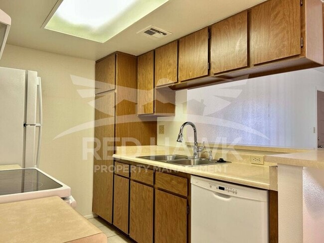 Building Photo - 1111 E University Dr