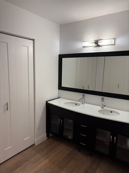 Master Dressing Area - 3540 S Ocean Blvd