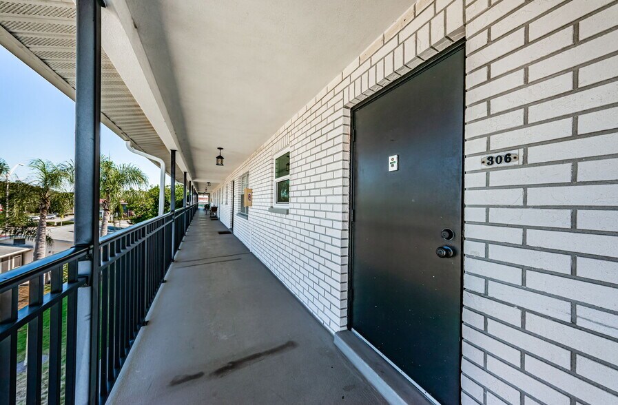 front door - 4050 4th St N