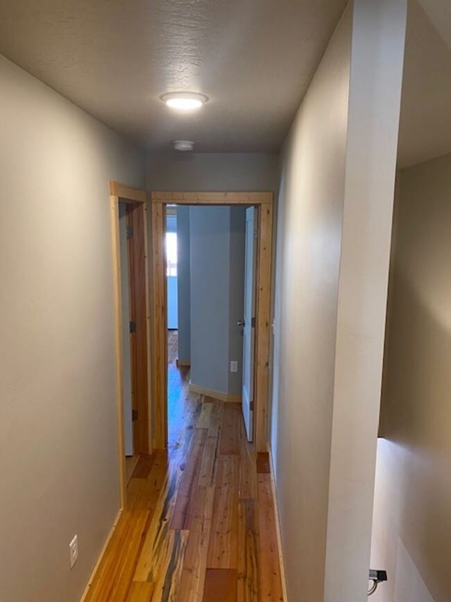 Building Photo - Newer Build - Immaculate 4-5 bed 3.5 Bath Townhouse