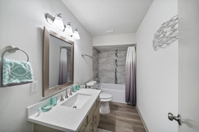 Building Photo - 4126 San Jacinto Dr