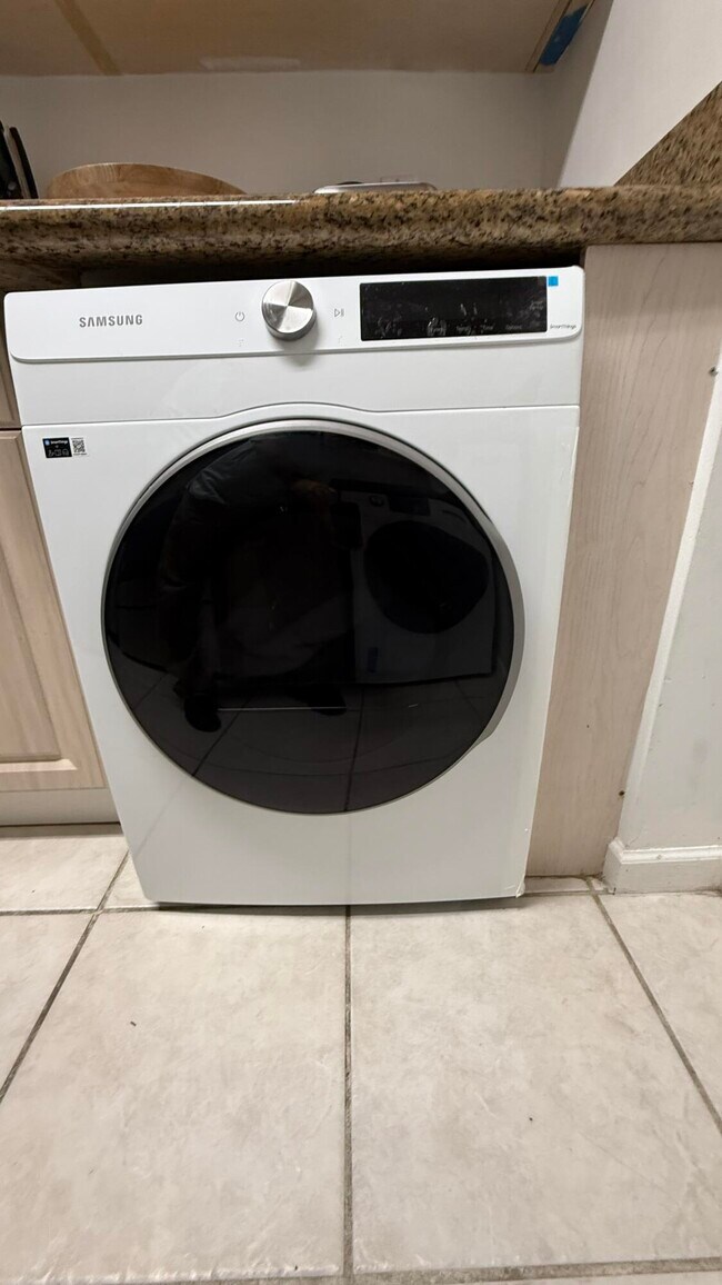 Building Photo - 2060 Greenview Shores Blvd