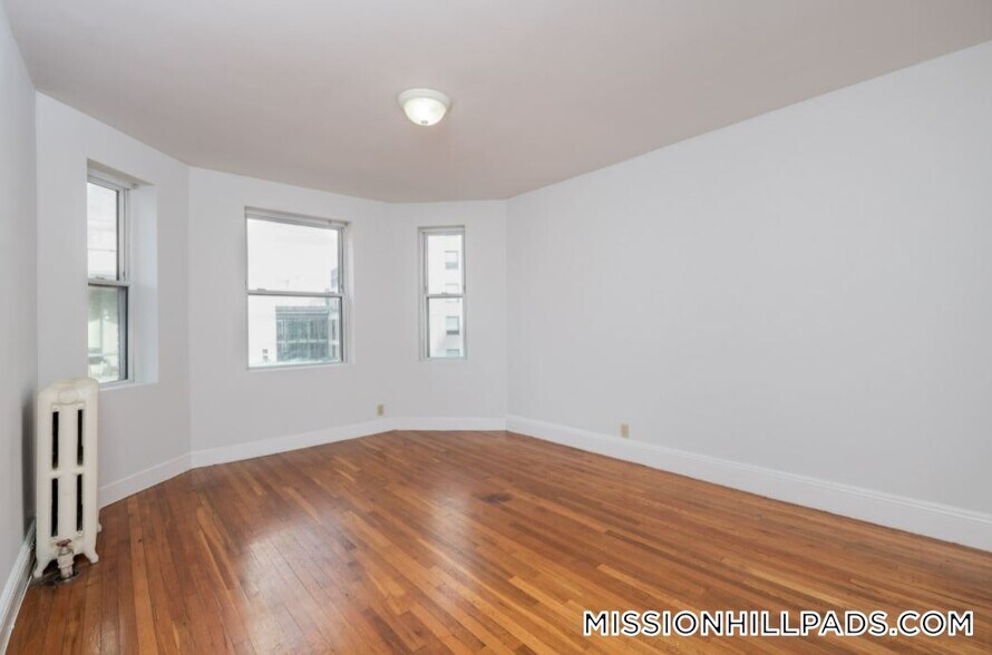 Building Photo - 49 Worthington St