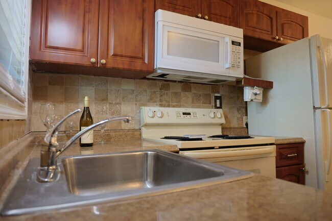 Building Photo - Santa Cruz Apartments