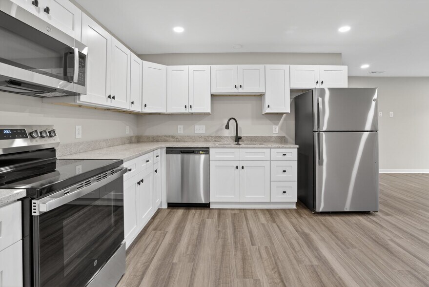 Building Photo - 7055 Hanesbrook Cir