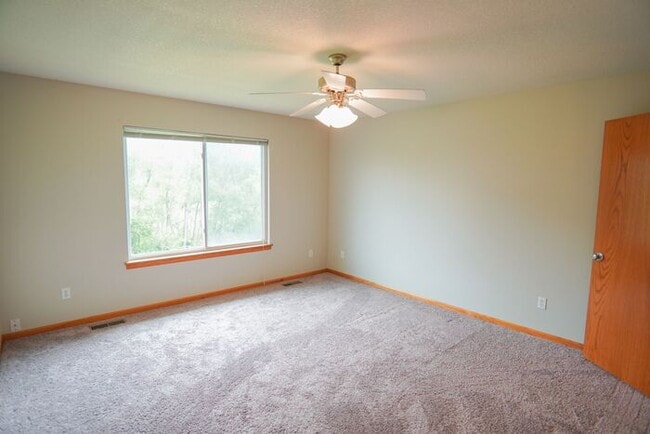 Building Photo - $1,850| 3 Bedroom, 2 Bathroom Duplex | No ...