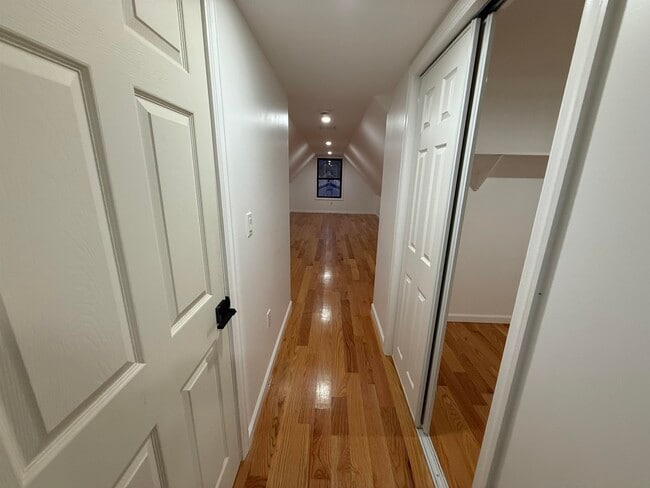 Building Photo - 23 E 44th St