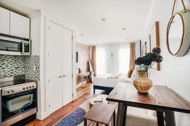 Building Photo - 241 E 24th St