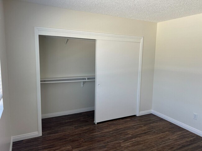 Building Photo - FARQUHAR 4081-4087